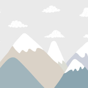 Carta da parati Paesaggio montano minimalista con cime innevate nei toni tenui del grigio-blu e del beige, completato da piccole nuvole